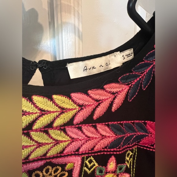 Vici Collection Black Embroidered Top SIZE SMALL - Picture 3 of 3